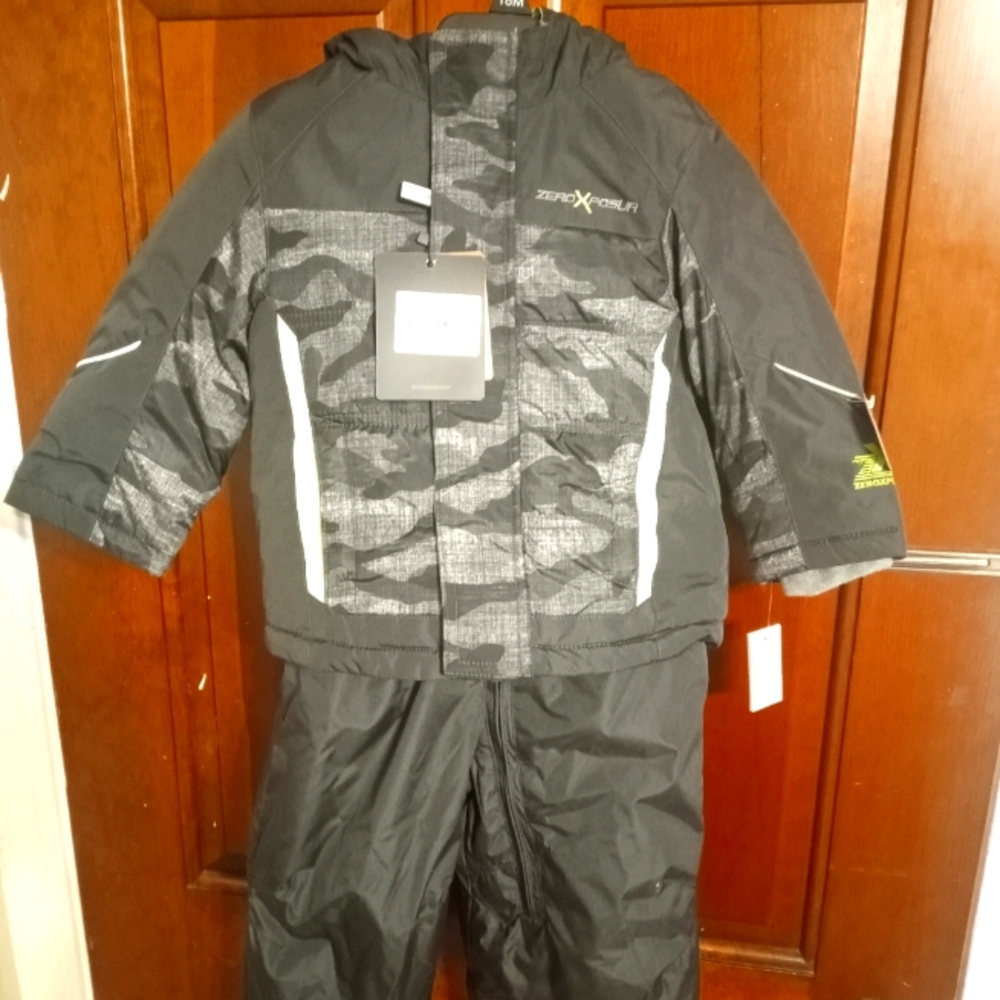 Infant boys snowsuit set size 18M